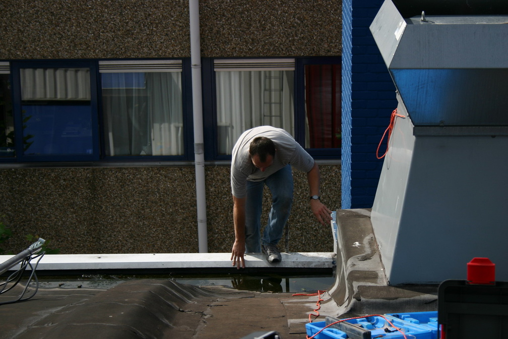Ruben via ladder naar dak