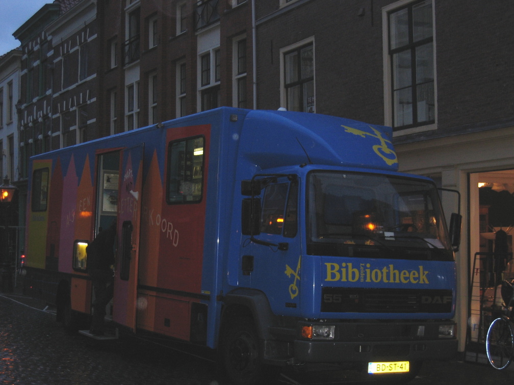 bibliobus met antenne